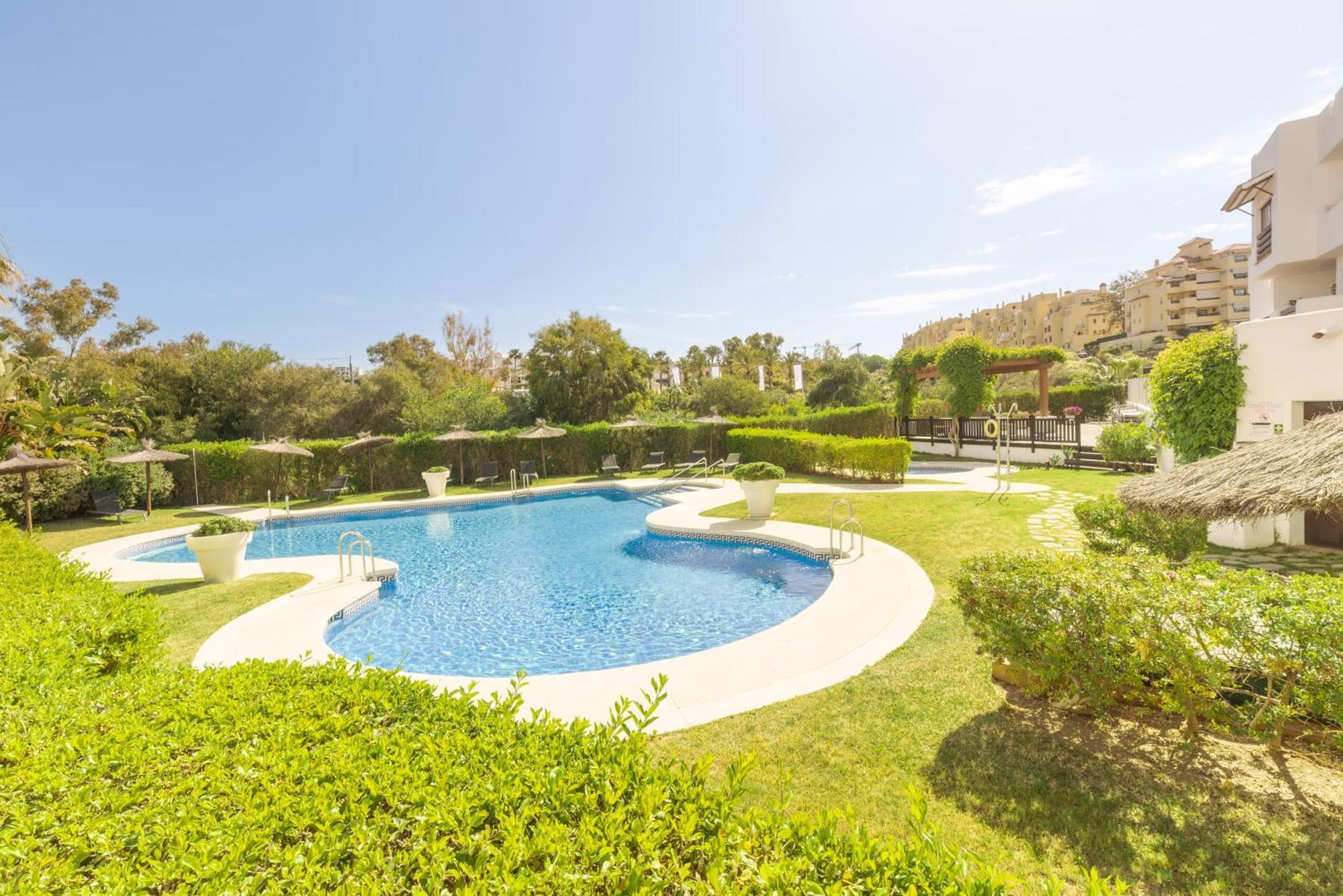 Full Apartment With Private Pool 에스테포나 외부 사진