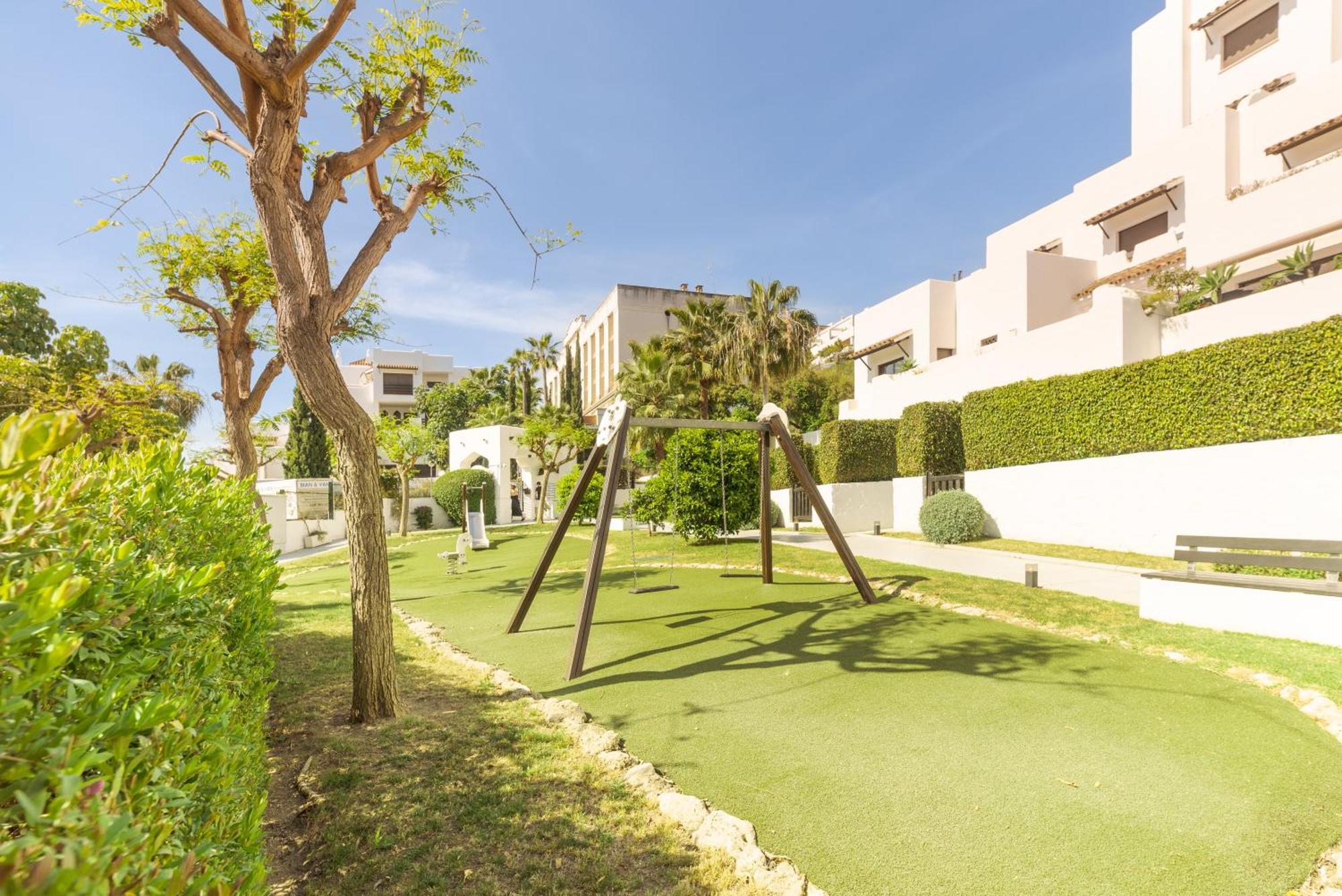 Full Apartment With Private Pool 에스테포나 외부 사진